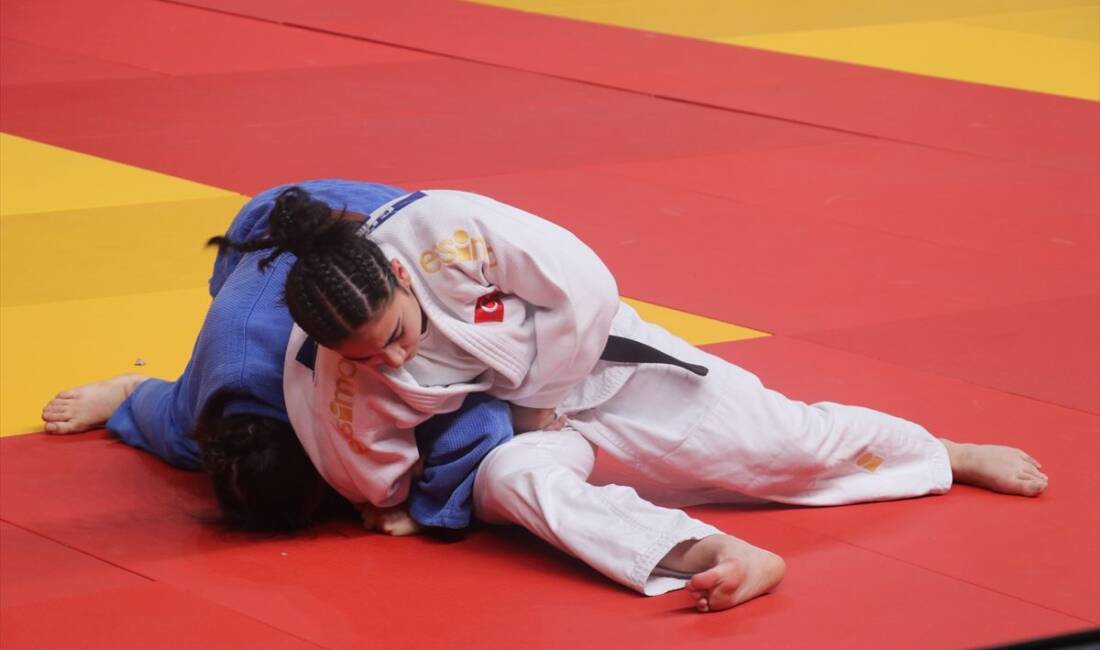 Hatay Merkez Spor Salonu'nda düzenlenen Türkiye Judo Şampiyonası'nın ikinci gününde,