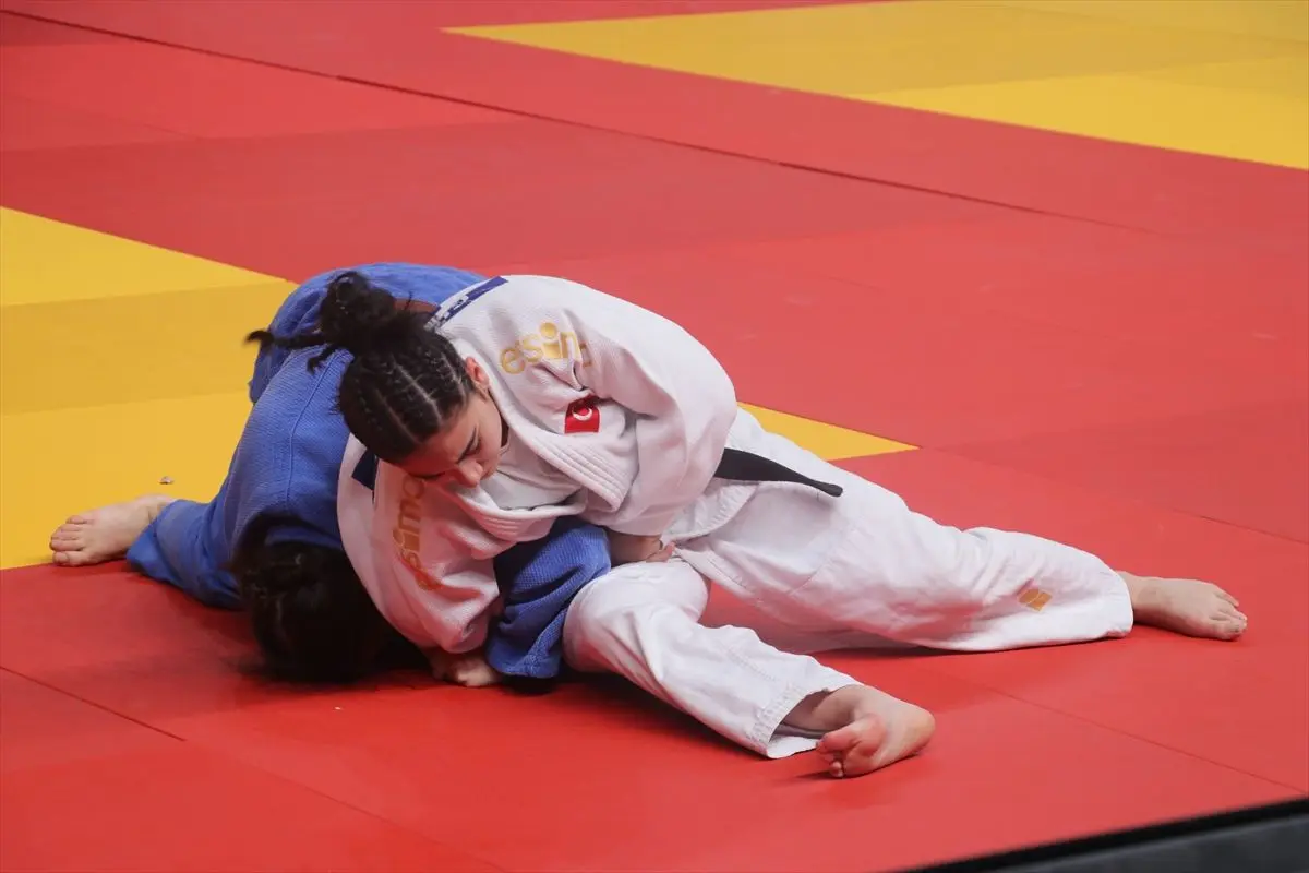 Hatay Merkez Spor Salonu'nda düzenlenen Türkiye Judo Şampiyonası'nın ikinci gününde,