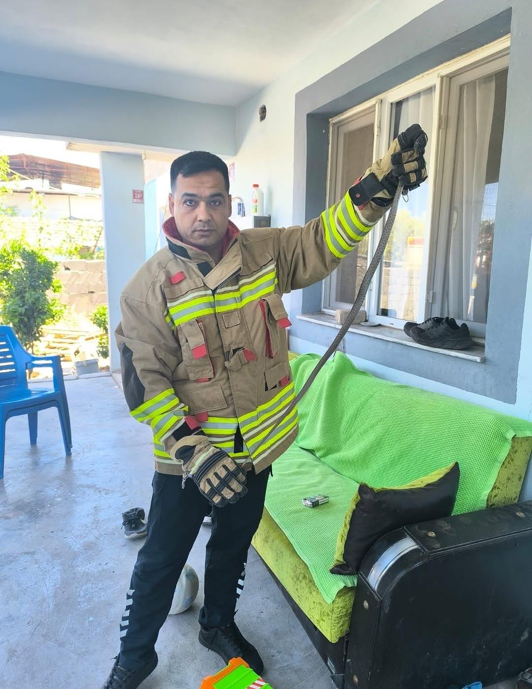 Hatay’da yılanlar yerleşim yerlerine indi!