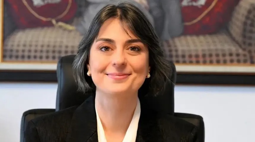 Üsküdar Belediyesi’ne yönelik yolsuzluk soruşturmasında Belediye Başkanı Sinem Dedetaş’ın da
