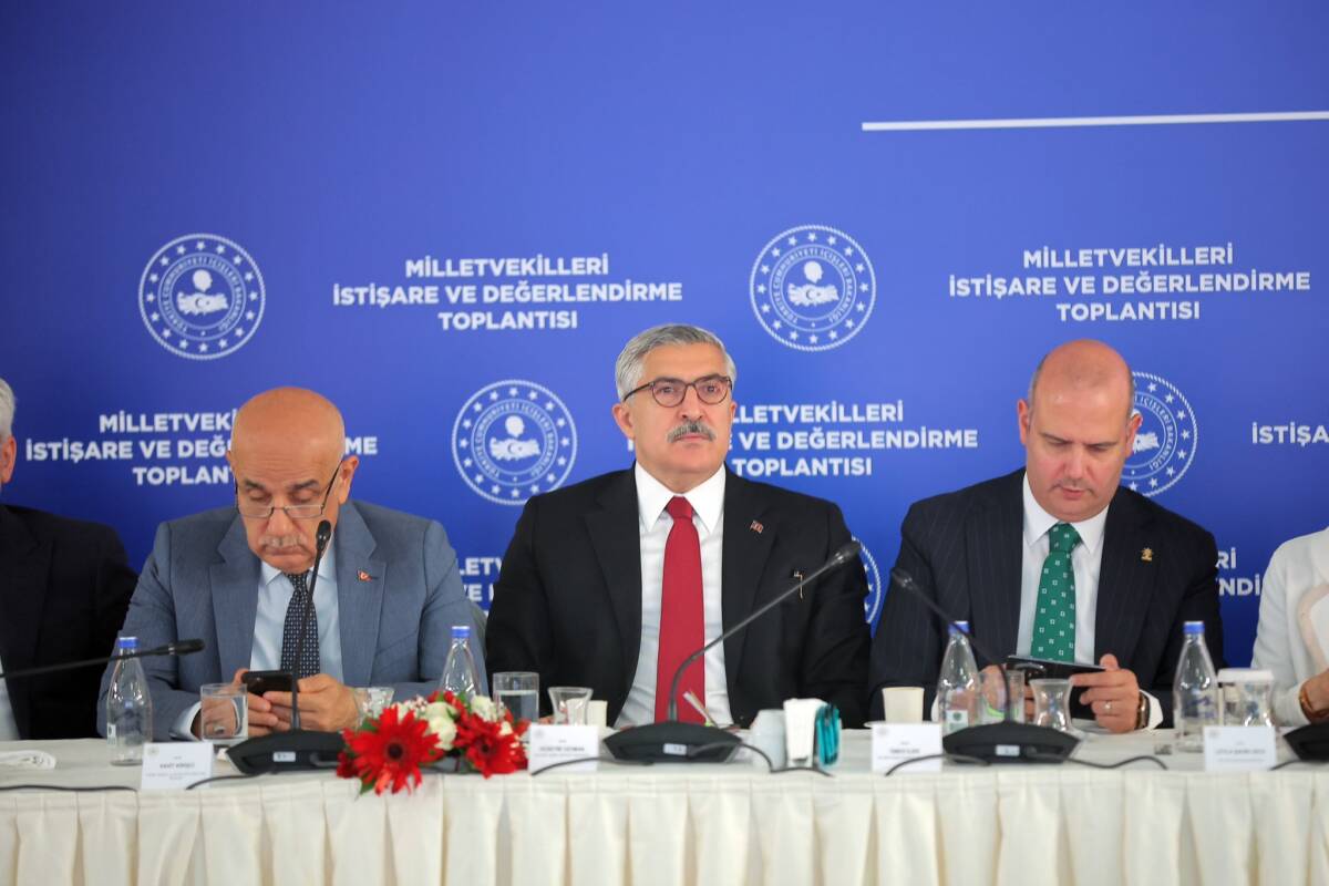 İçişleri Bakanlığı'nda gerçekleştirilen değerlendirme toplantısında, Türkiye Yüzyılı vizyonu doğrultusunda yürütülen