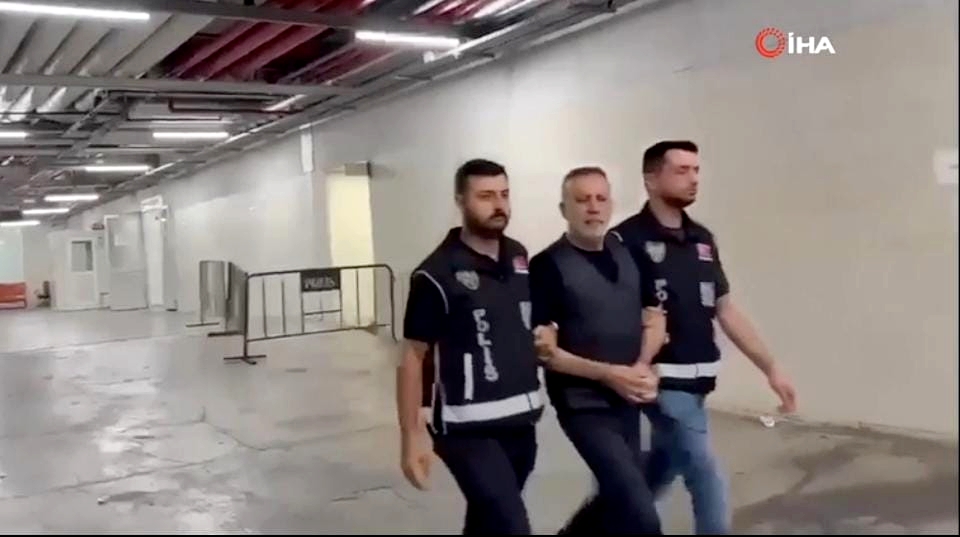 Ahbap Derneği’ne yönelik yürütülen bağış soruşturmasında tutuklanan sanatçı Haluk Levent’in,