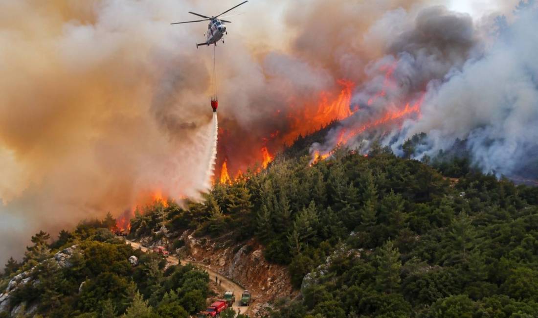 Antalya’nın Kaş ilçesindeki orman yangınına 8 helikopter, 3 uçak ve