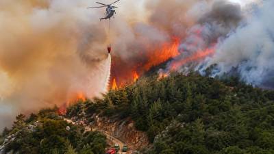 Antalya’nın Kaş ilçesindeki orman yangınına 8 helikopter, 3 uçak ve