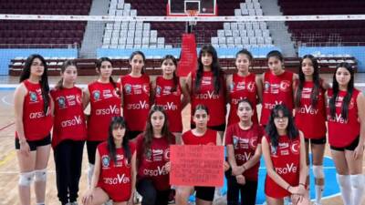 Hatayspor Voleybol Kulübü oyuncuları, depremden en ağır etkilenen illerden biri