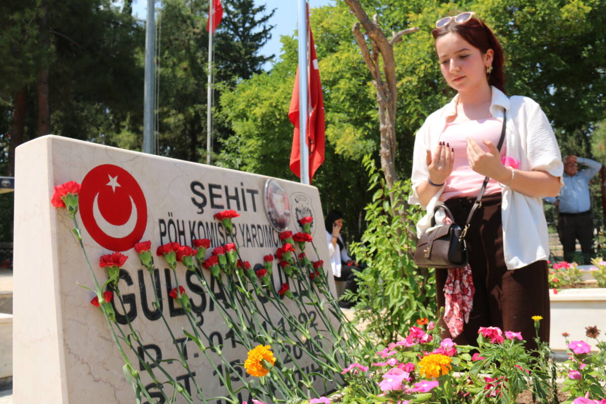 Bursa’da yaşayan 18 yaşındaki Hira Bayır, 15 Temmuz darbe girişiminde