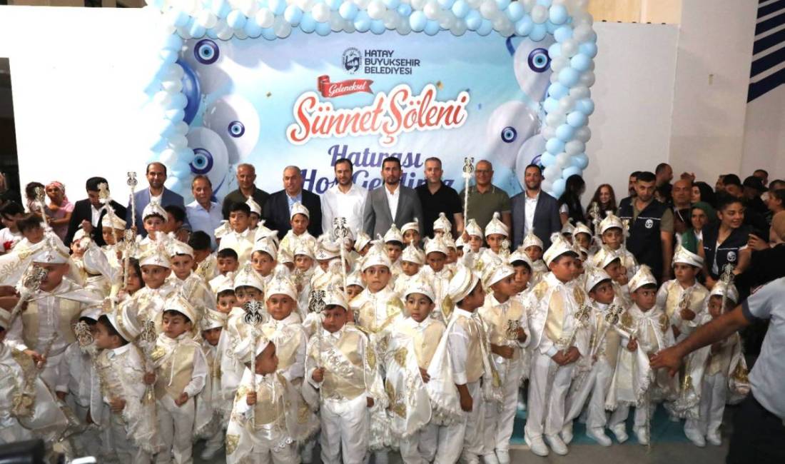 Hatay Büyükşehir Belediyesi tarafından düzenlenen toplu sünnet şöleninde, Hatay'ın 15