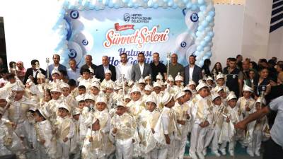 Hatay Büyükşehir Belediyesi tarafından düzenlenen toplu sünnet şöleninde, Hatay'ın 15