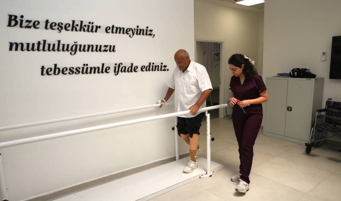 Hatay'da diyabet nedeniyle iki bacağını kaybeden 63 yaşındaki Vedi Mengüllüoğlu,