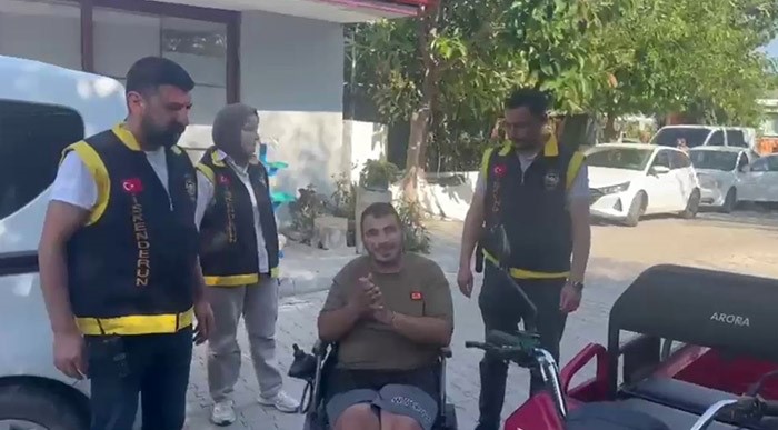 Hatay'ın İskenderun ilçesinde engelli bir vatandaşa ait çalınan akülü tekerlekli