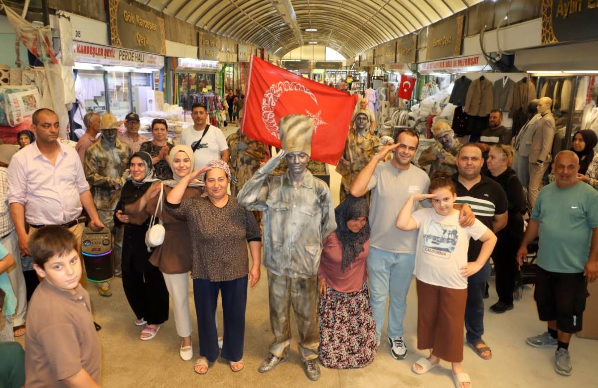 Hatay’ın anavatana katılışının 87. yıl dönümü dolayısıyla Tarihi Uzun Çarşı’da