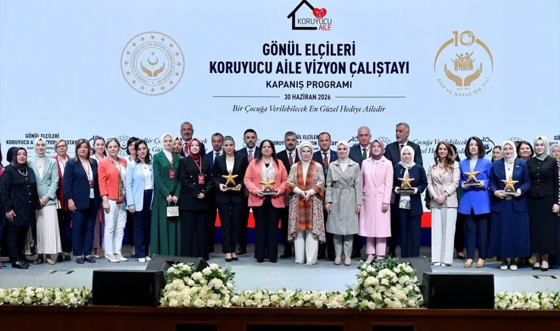 Hatay, koruyucu aile hizmetlerinde yürüttüğü çalışmalarla Cumhurbaşkanlığında düzenlenen programda "Koruyucu