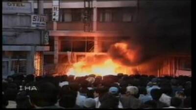 2 Temmuz 1993'te Sivas'ta düzenlenen Pir Sultan Abdal Şenlikleri sırasında