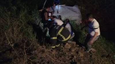 Hatay'ın Kırıkhan ilçesinde meydana gelen trafik kazasında, kontrolden çıkan kamyonetin