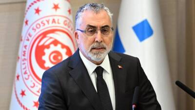 Çalışma ve Sosyal Güvenlik Bakanı Vedat Işıkhan, engelli bireyler ile