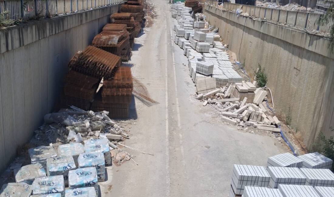Hatay’ın Defne ilçesi Uğur Mumcu Bulvarı’nda bulunan altgeçit ve çevresindeki