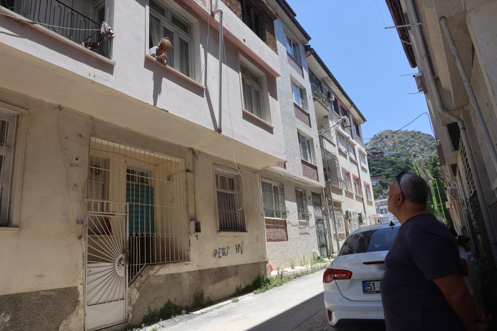 Hatay'ın Antakya ilçesinde Alzheimer hastası olduğu belirtilen yaşlı kadının evinin