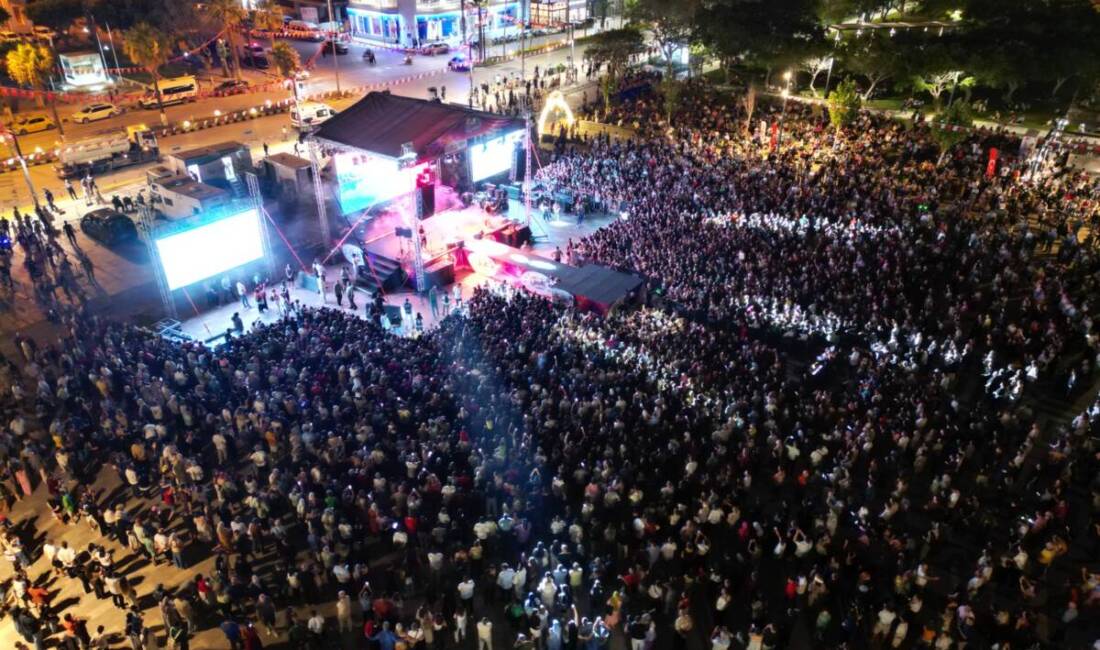 Hatay'ın İskenderun ilçesinde, kurtuluşun 88. yıl dönümü dolayısıyla düzenlenen 5