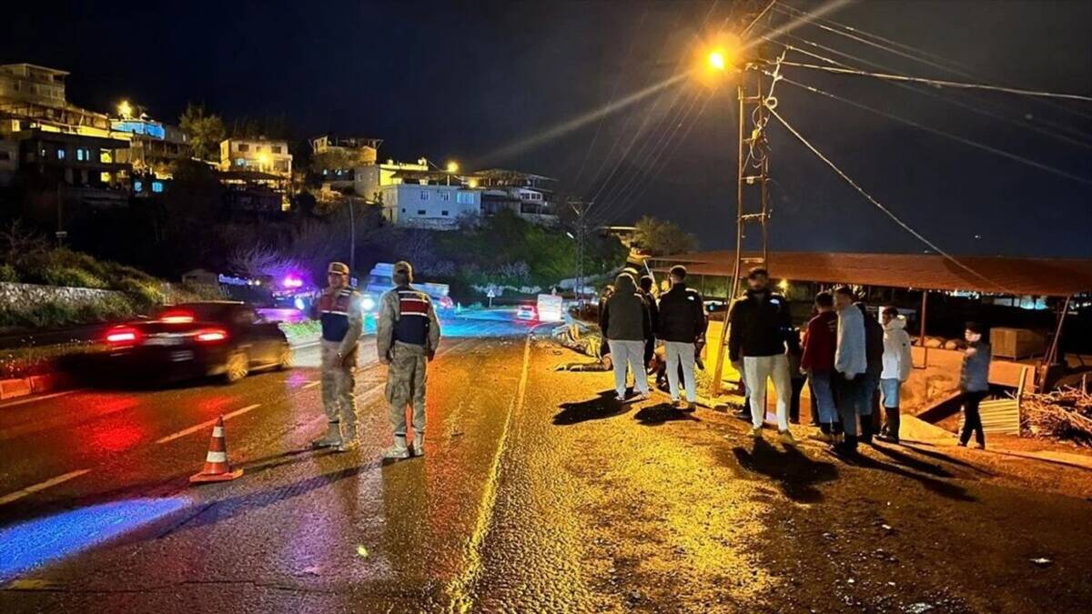 Hatay'ın Belen ilçesinde SUV tipi araç ile otomobilin çarpışması sonucu