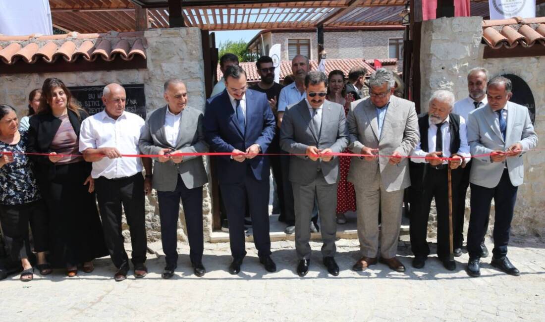 Hatay'ın Altınözü ilçesinde, 6 Şubat 2023 depremlerinde ağır hasar gören