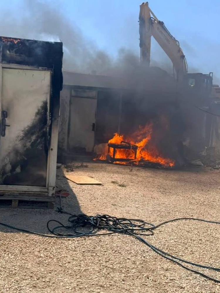 

Hatay'ın Antakya ilçesinde çıkan yangında bir konteyner tamamen yanarak kullanılamaz
