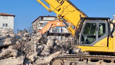 Hatay'ın Antakya ilçesinde, Otogar arkasında bulunan son ağır hasarlı bina