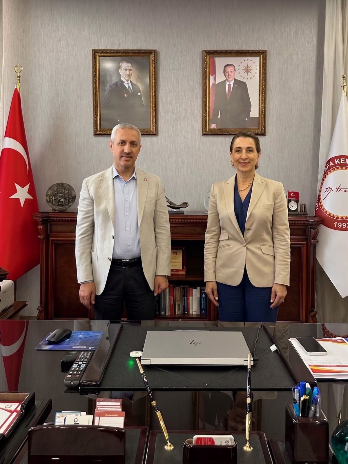 TEOFARM Kurucusu Elif Ovalı, MKÜ Rektörü Prof. Dr. Veysel Eren