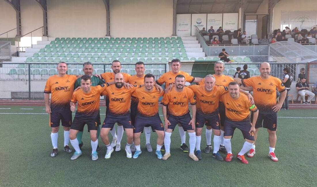 Erhan Aksay Futbol Turnuvası’nda Güneyler Veteran Takımı’na 3-2 mağlup olan