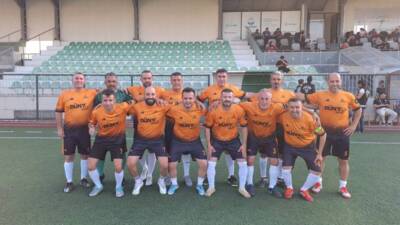 Erhan Aksay Futbol Turnuvası’nda Güneyler Veteran Takımı’na 3-2 mağlup olan