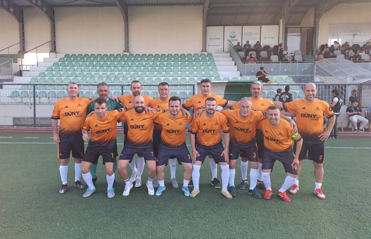 Erhan Aksay Futbol Turnuvası’nda Güneyler Veteran Takımı’na 3-2 mağlup olan
