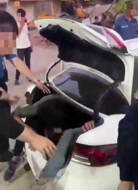 Hatay’ın Reyhanlı ilçesinde polis ekiplerinin gerçekleştirdiği denetimde, bir otomobilde yasa