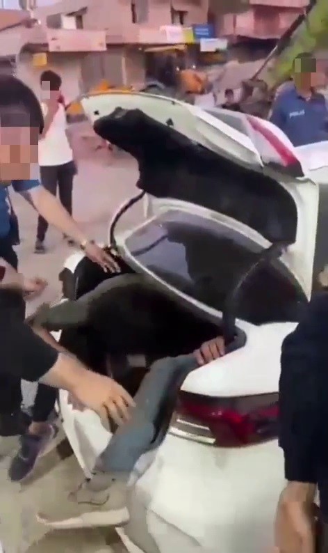 Hatay’ın Reyhanlı ilçesinde polis ekiplerinin gerçekleştirdiği denetimde, bir otomobilde yasa