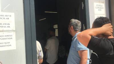 Deprem sonrası inşa edilen TOKİ konutlarında anahtar teslim sürecinin başlaması,
