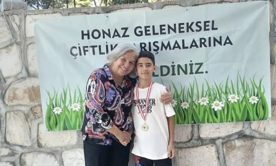 Dörtyollu Ali Efe Geyik, Denizli’nin Honaz ilçesinde düzenlenen Geleneksel Çiftlik