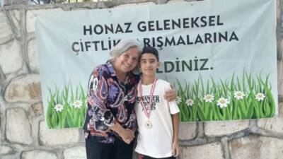 Dörtyollu Ali Efe Geyik, Denizli’nin Honaz ilçesinde düzenlenen Geleneksel Çiftlik