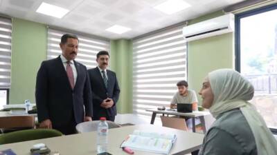 Hatay'ın Yayladağı ilçesinde yapımı tamamlanan Yayladağı İlçe Halk Kütüphanesi, kapılarını
