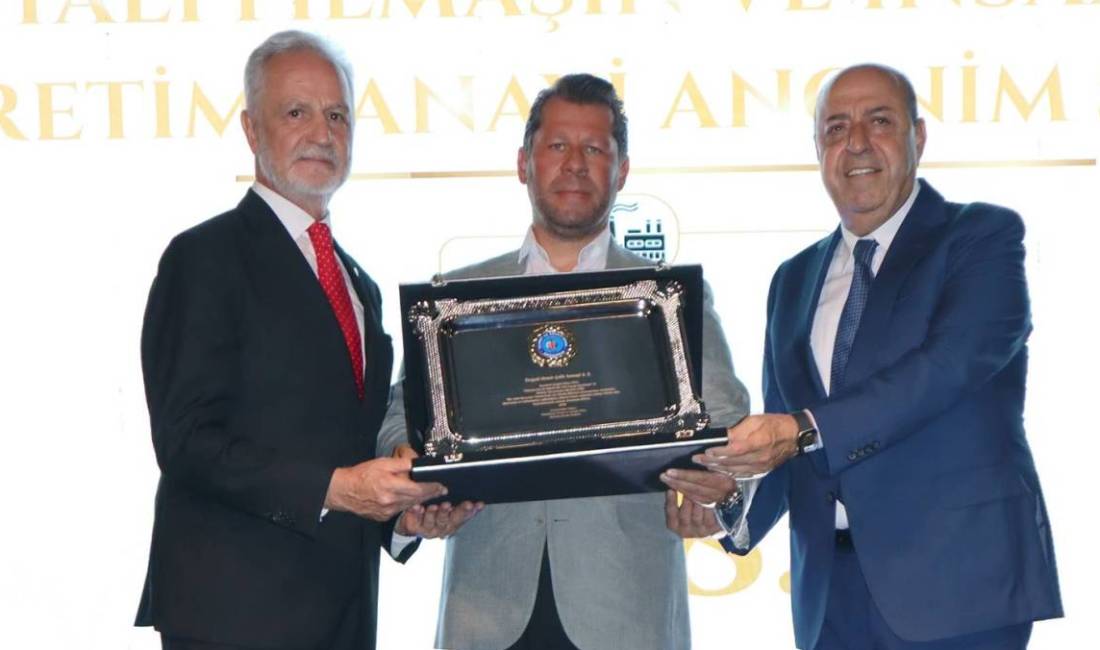 Tosyalı Holding, İTSO'ya kayıtlı dört şirketiyle başarı plaketi almaya hak