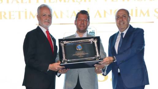 Tosyalı Holding, İTSO'ya kayıtlı dört şirketiyle başarı plaketi almaya hak