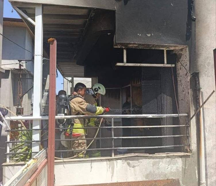 Hatay'ın Defne ilçesinde bir evde çıkan yangın, mahallede kısa süreli