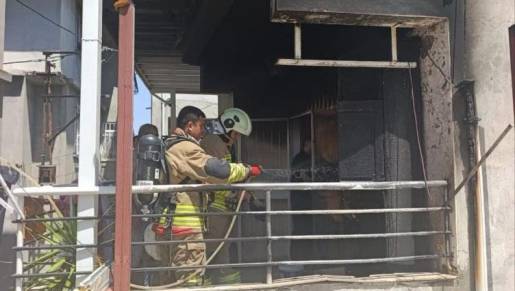 Hatay'ın Defne ilçesinde bir evde çıkan yangın, mahallede kısa süreli