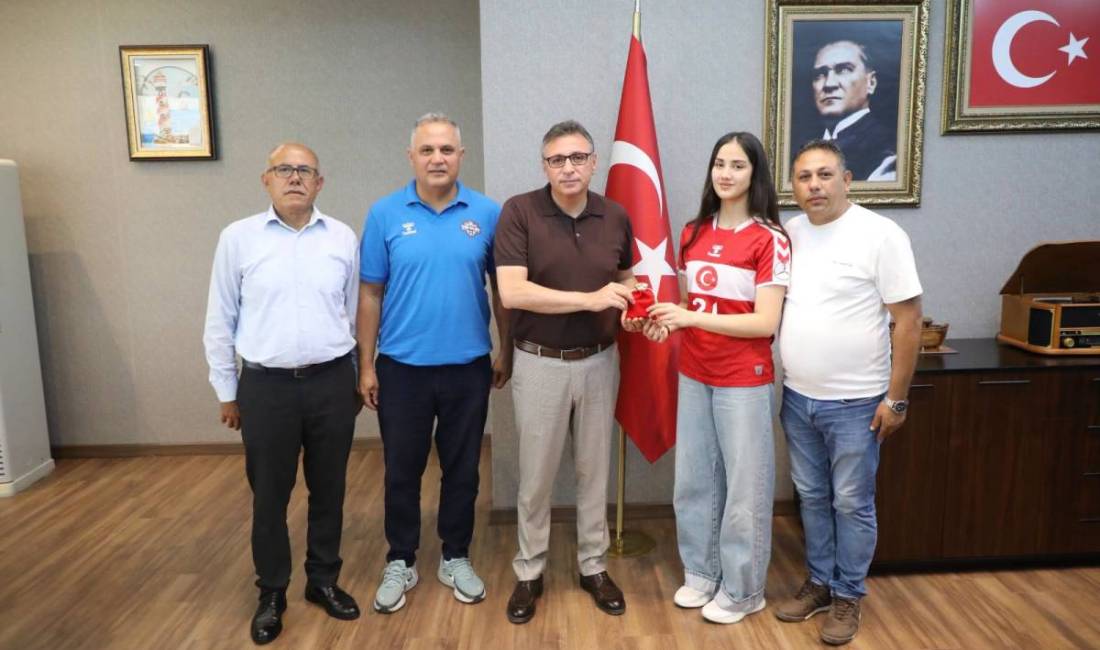 Türkiye Hentbol U17 Milli Takımı’na üçüncü kez seçilen İskenderun Belediye