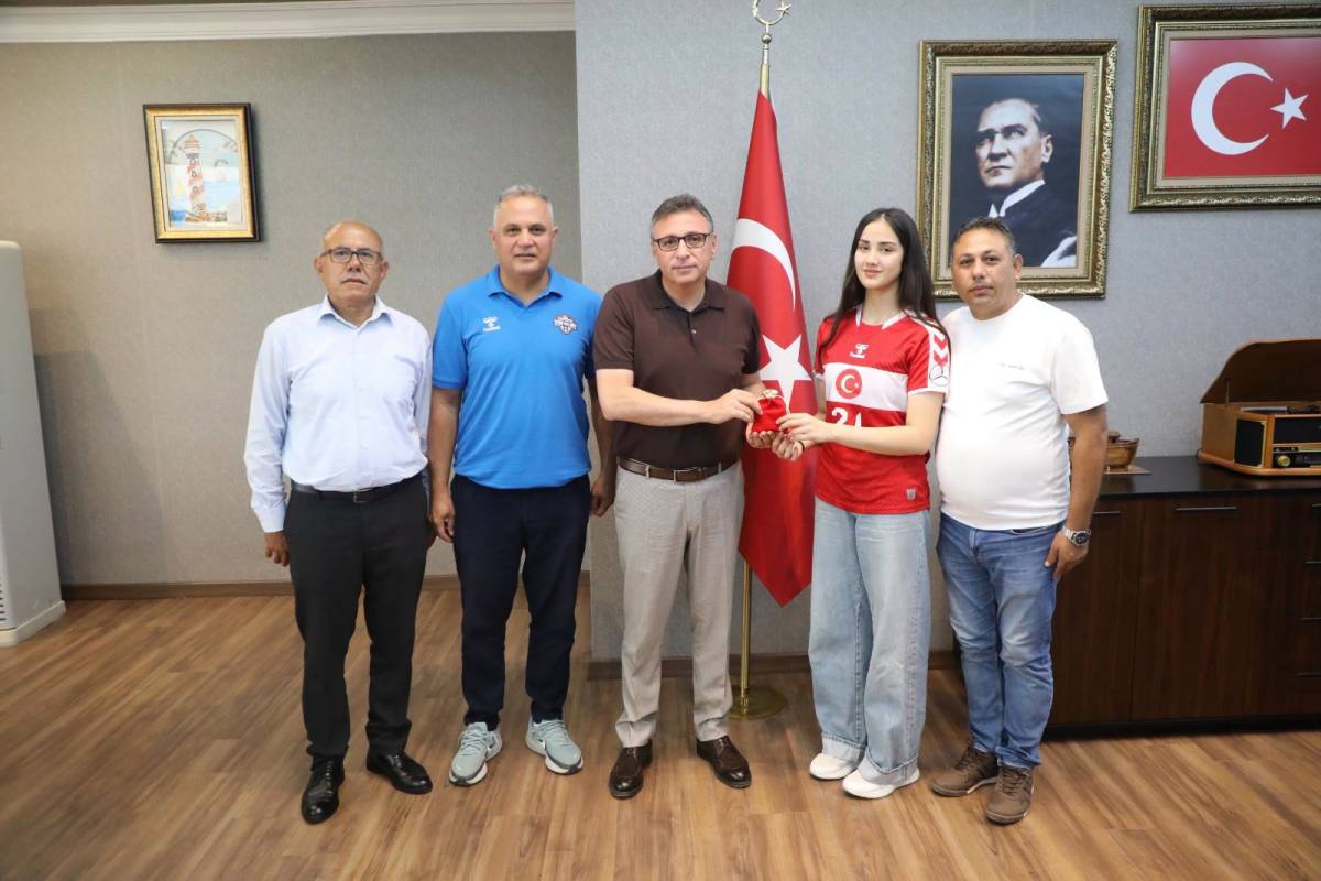 Türkiye Hentbol U17 Milli Takımı’na üçüncü kez seçilen İskenderun Belediye