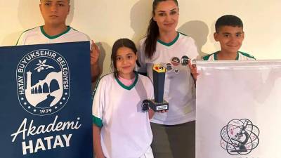 Hatay-Dörtyol Konaklı ilkokulu öğrencileri uluslararası arenada Avrupa’dan özel ödülle dönüyor
Portekiz'den