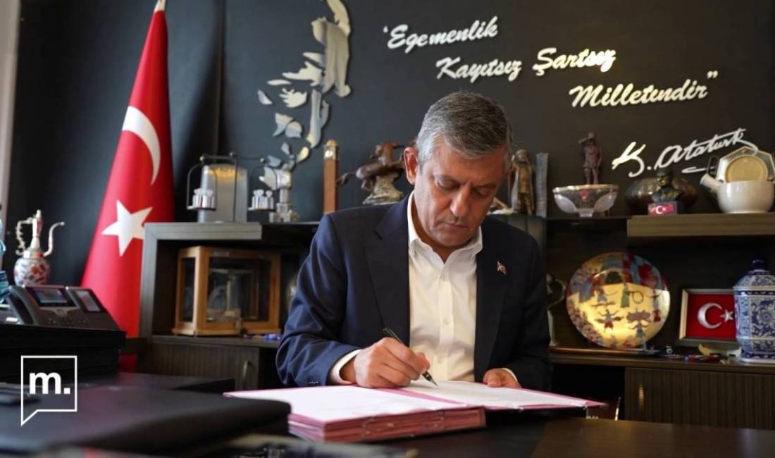 Mahkeme kararıyla Cumhuriyet Halk Partisi (CHP) Genel Başkanlığı görevinden uzaklaştırılan
