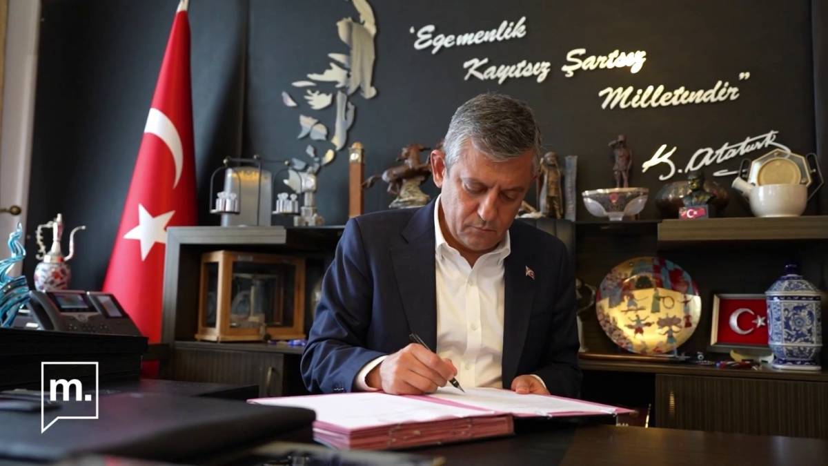 Mahkeme kararıyla Cumhuriyet Halk Partisi (CHP) Genel Başkanlığı görevinden uzaklaştırılan