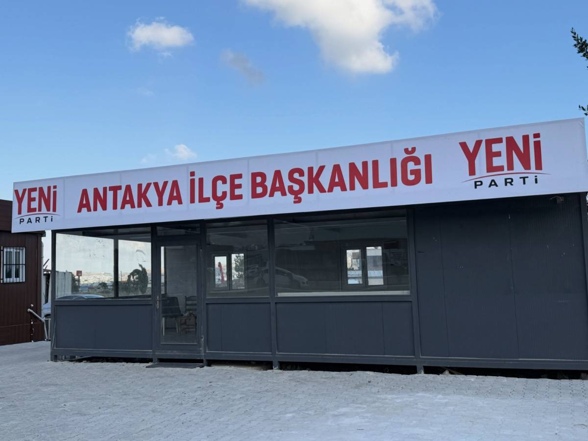 CHP Antakya İlçe Başkanı Ümit Kutlu’nun yanı sıra ilçe yönetimi,