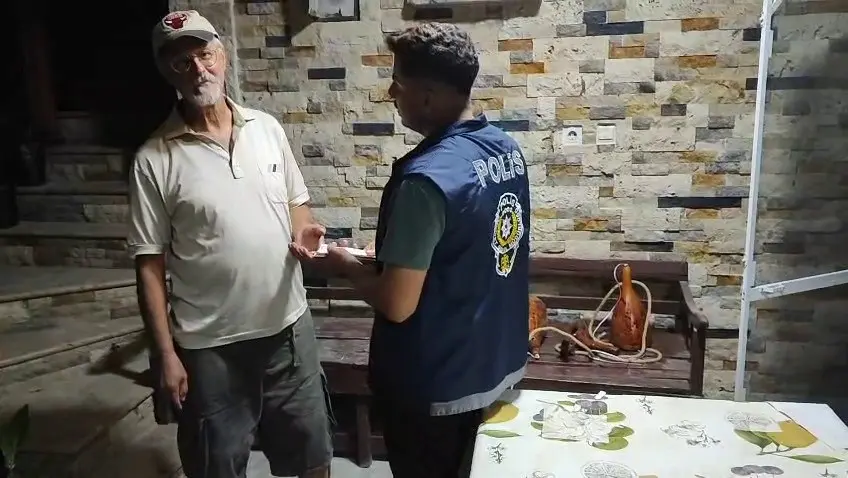 Hatay'ın Samandağ ilçesinde emekli maaşını çektikten sonra 12 bin TL'sini