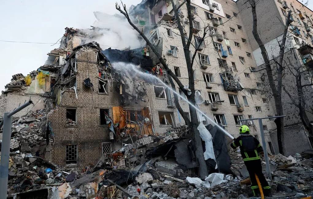 Rusya, Ukrayna'nın başkenti Kiev başta olmak üzere birçok bölgeye gece