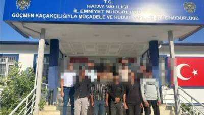 Hatay'da polis ekiplerinin gerçekleştirdiği operasyonda bir otomobilde 9 düzensiz göçmen