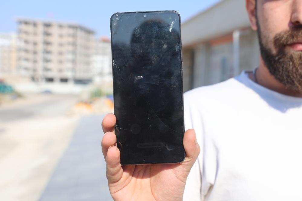 Hatay'ın Antakya ilçesinde yaşayan Ahmet Gezginci, aracında unutulan cep telefonunu